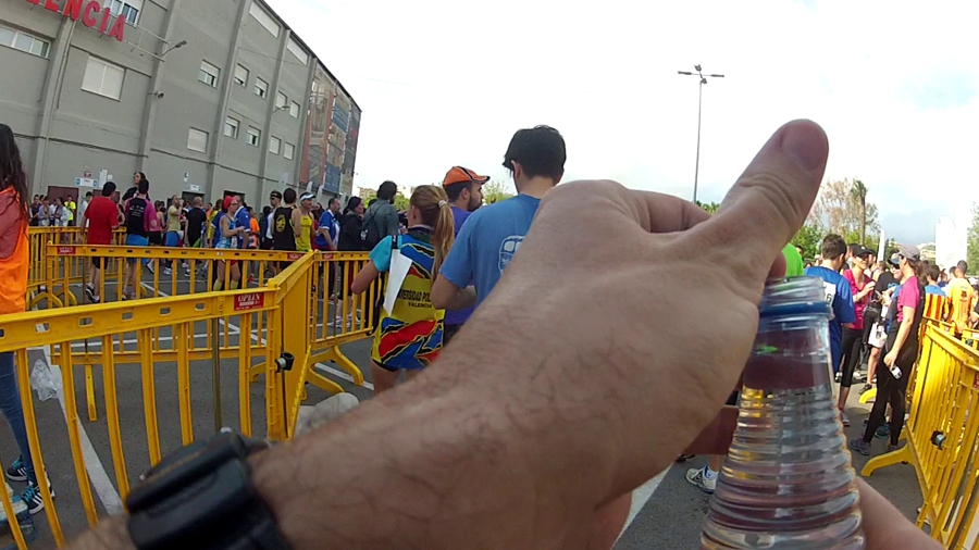 ¡Qué buena está el agua después de la carrera!