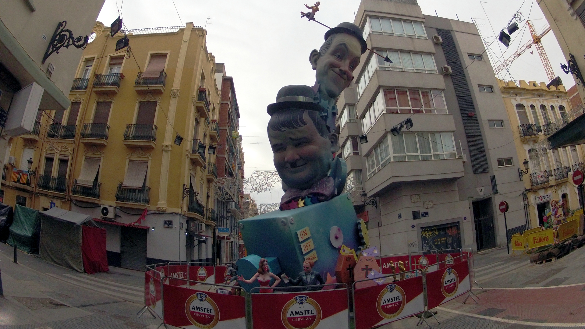 Hay algunas fallas pequeñas que tienen su gracia.
